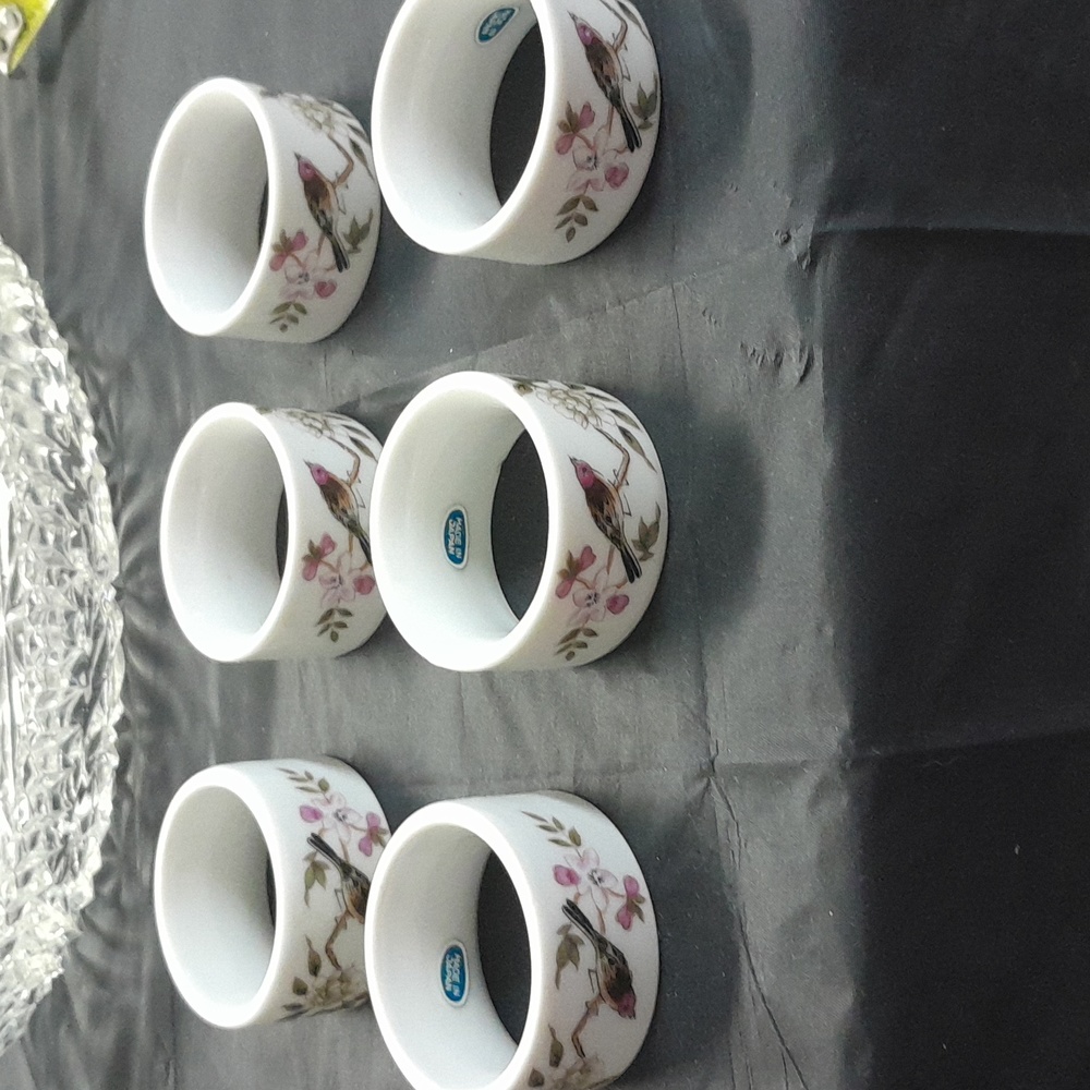 Set of 6 Vintage Porcelin Napkin Rings